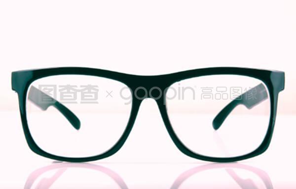 复古眼镜 时尚与经典的完美融合